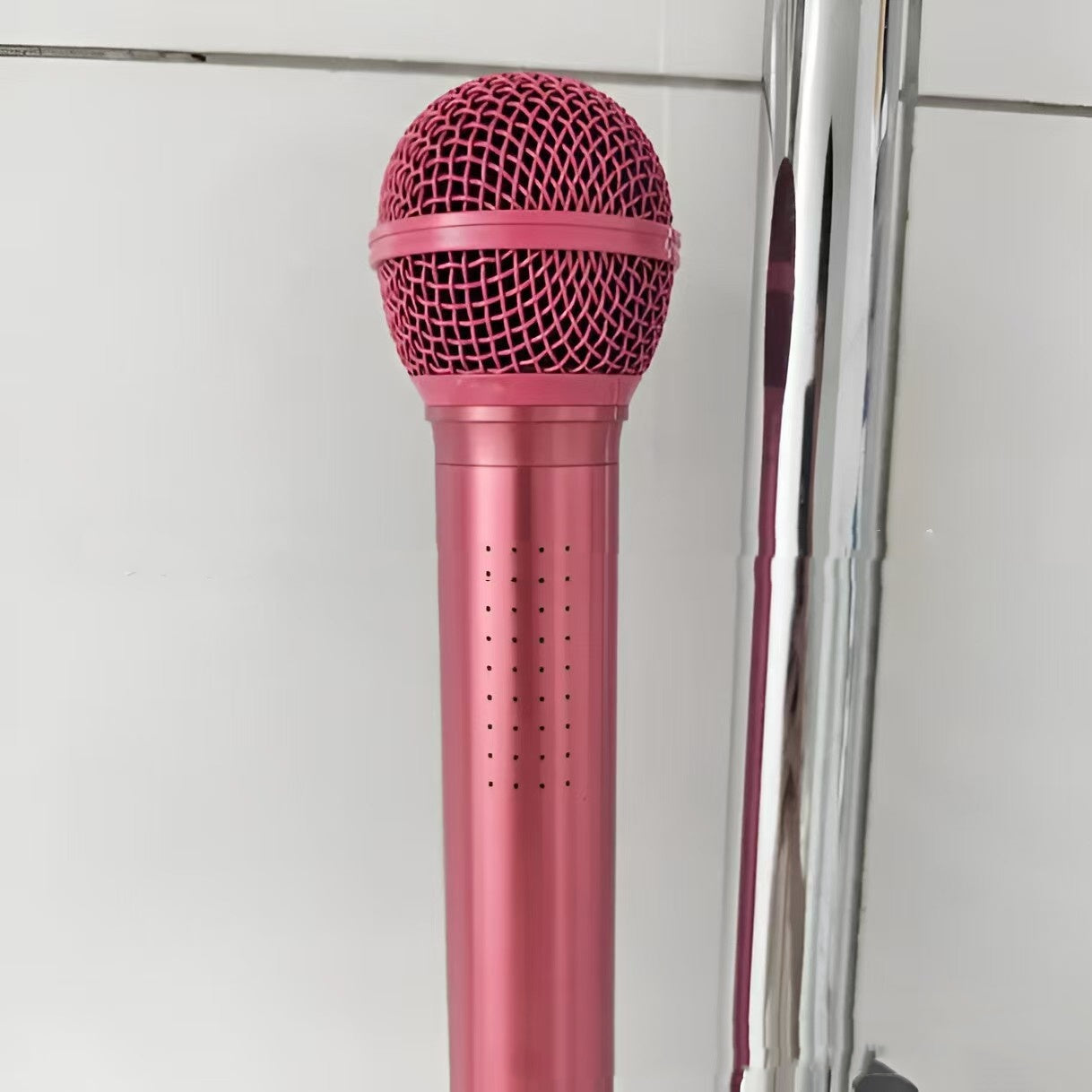 Microphone-Shaped Creative Showerhead